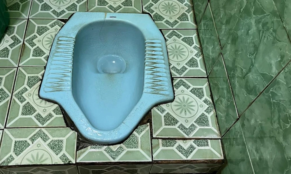 cara mengatasi wc jongkok mampet